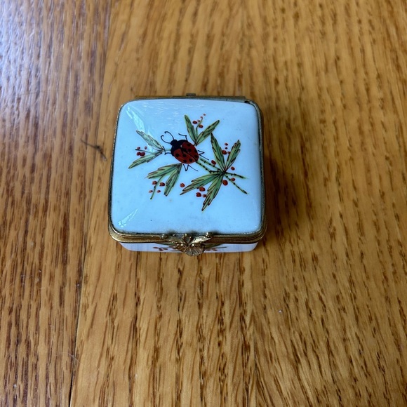 Bonwit Teller Porcelain Ladybug Trinket Box France - Picture 1 of 2